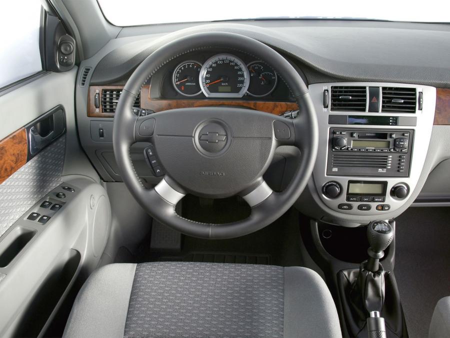  Chevrolet Lacetti Sedan 2004 года  (фото 2 из 4)